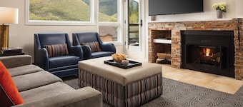 Charming 1-bedroom 2 bath villa in beautiful Vail. Sleeps up to 6.