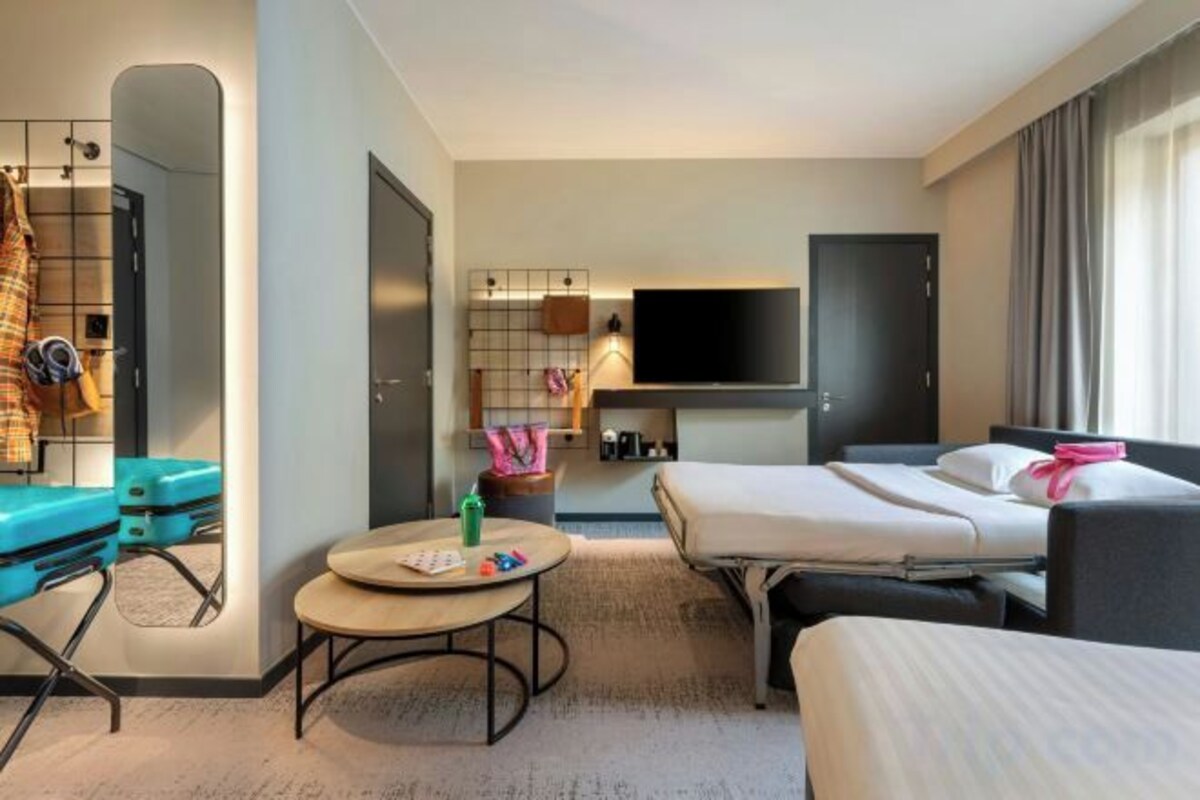 Moxy Extra Sleeper, Guest Room, 1 Queen, Sofa Bed