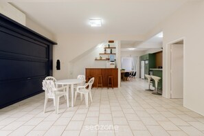 Basic Apartment | Dining