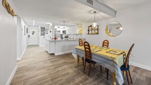 Dining - Beautiful newly remodeled 2-bedroom ocean front condo (Cocoa Beach)