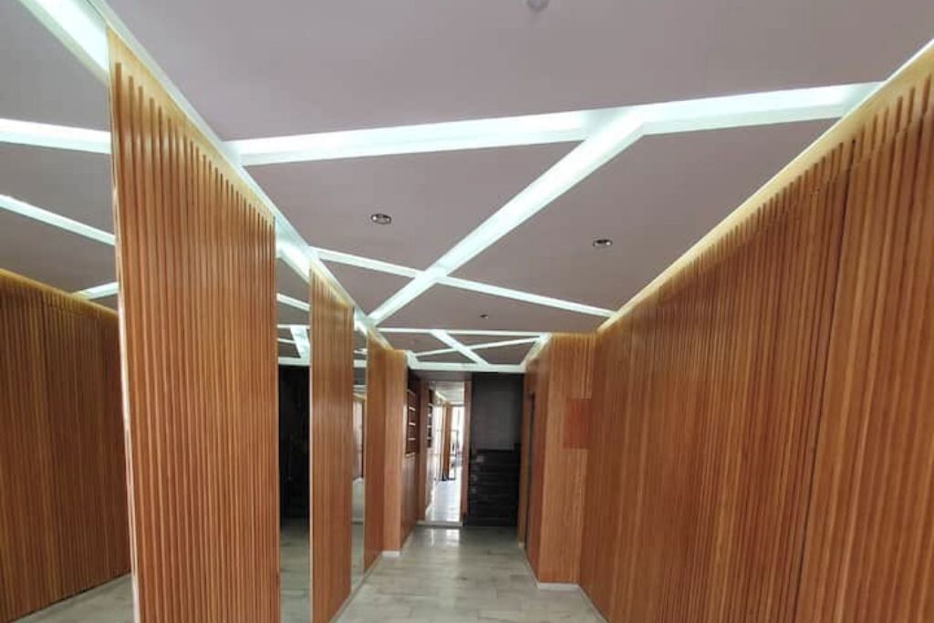 المنشأة من الداخل