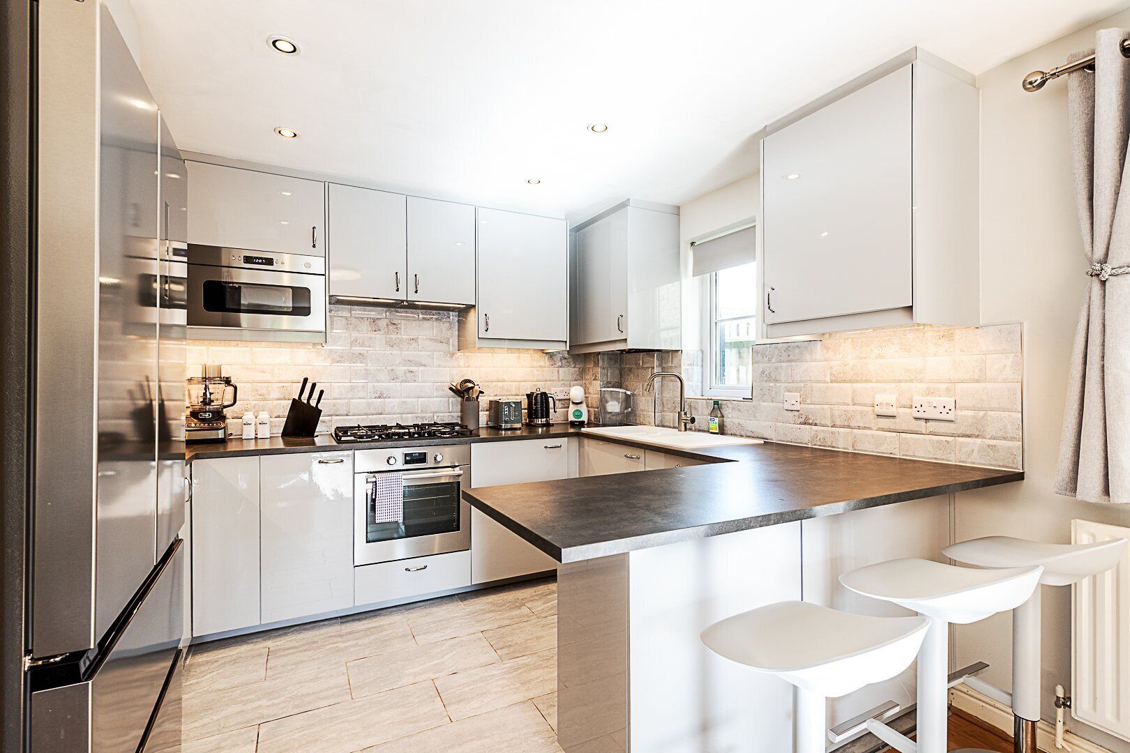 Fridge, microwave, dishwasher, coffee/tea maker