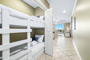 1 chambre, fer et planche à repasser, accès Internet, draps fournis