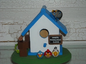 A birdhouse with a sign that reads "ANGER MANAGEMENT CLASS". - Charming barn with 1 bedroom and AC, fitness room in lovely Round Rock (Round Rock)