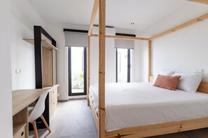 4 soverom, strykejern/-brett, internettilgang og sengetøy