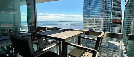 Apartamento familiar, balcón, vistas al mar | Balcón