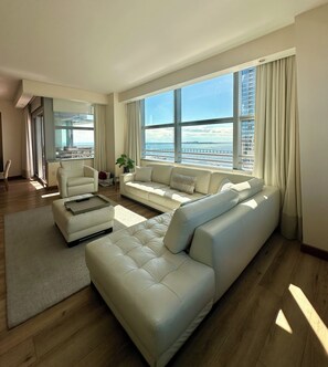Appartement Familial, balcon, vue mer | Coin séjour