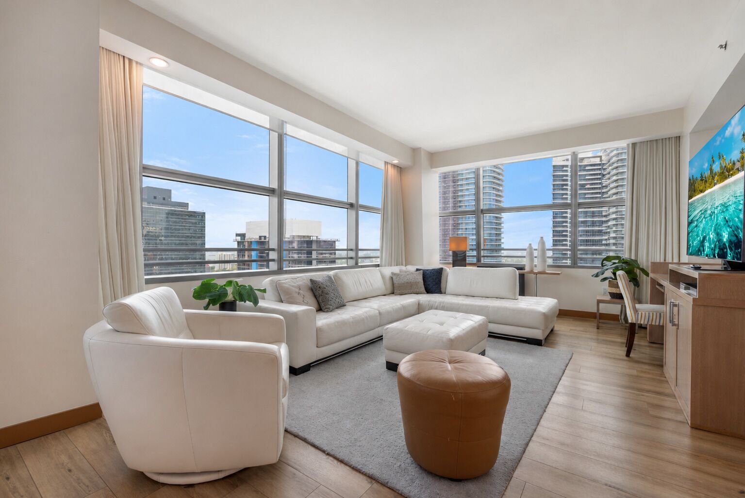 Appartement familial, balcon, vue sur la mer | Aire de séjour