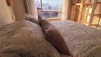 Double Room, Partial Sea View | Laptop workspace, free WiFi