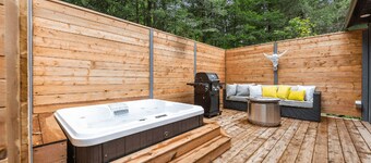 Luxury mini-chalets to disconnect for two with a private spa nestled in the hear