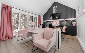 TV - Luxury mini-chalets to disconnect for two with a private spa nestled in the hear (VAL DES LACS)