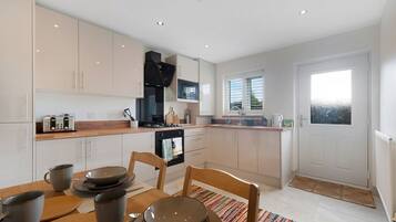 Fridge, oven, stovetop, toaster