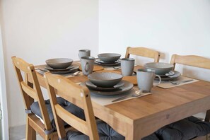 Dining - Liverpool Retreat, 2 Double Bedrooms, Free Wi-Fi (Merseyside)