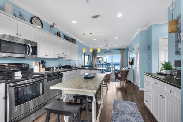 Condo, 1 Queen Bed with Sofa bed (Baywatch H3) | Private kitchen