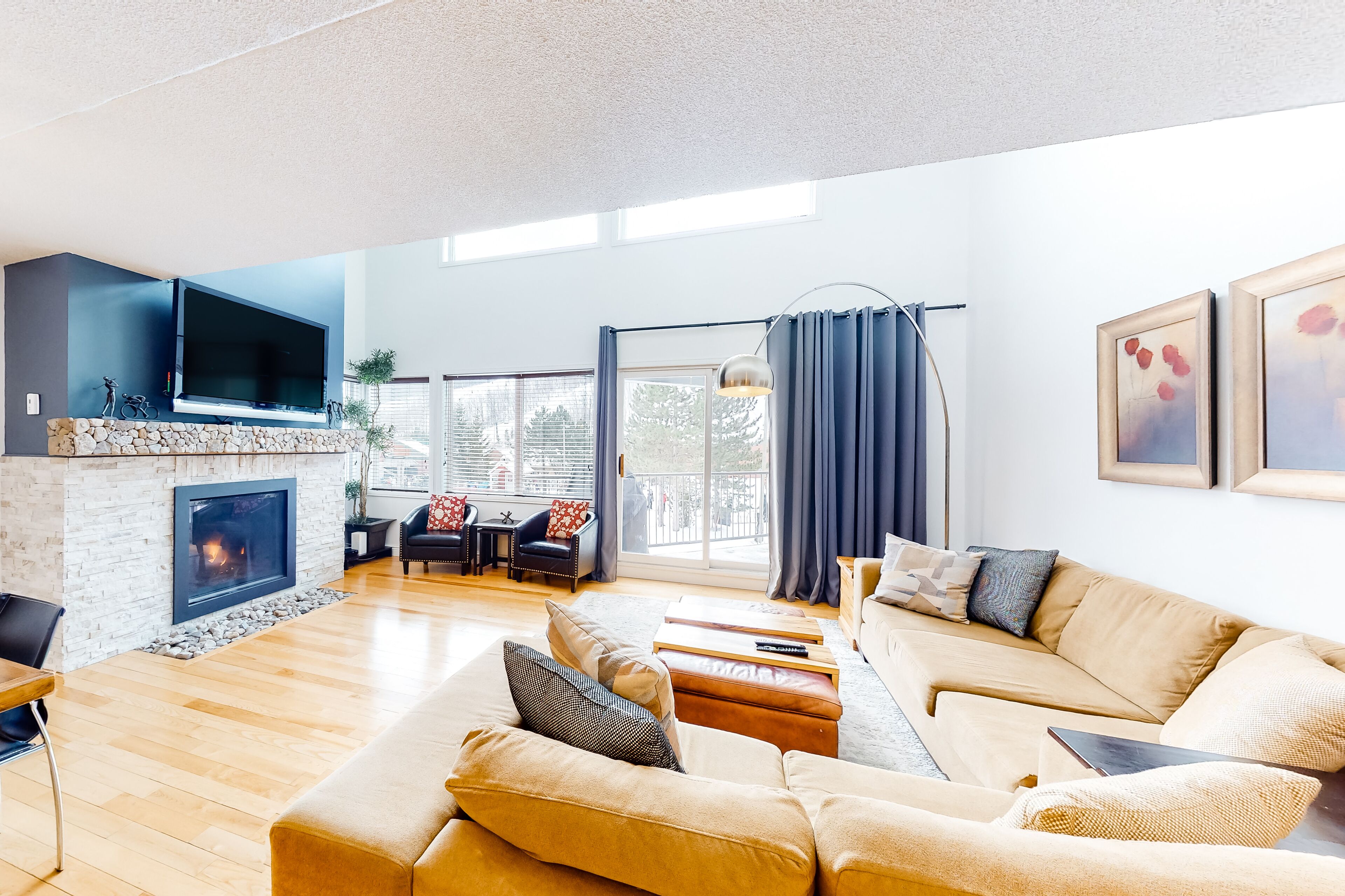 Condo, 3 Bedrooms | Living area