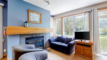 Condo, 3 Bedrooms | Ruang tamu