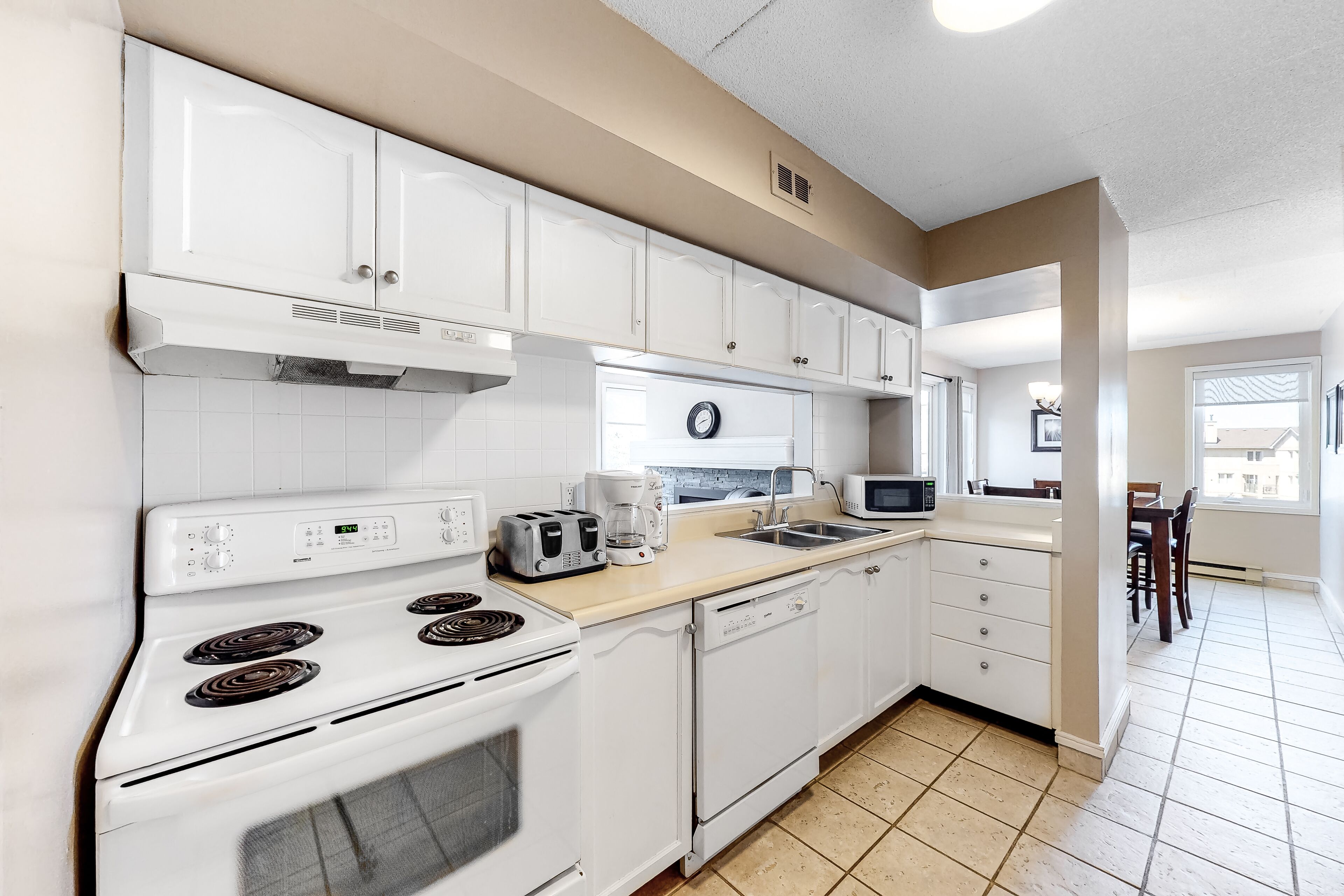 Condo, 2 phòng ngủ | Bếp riêng | Lò nướng 