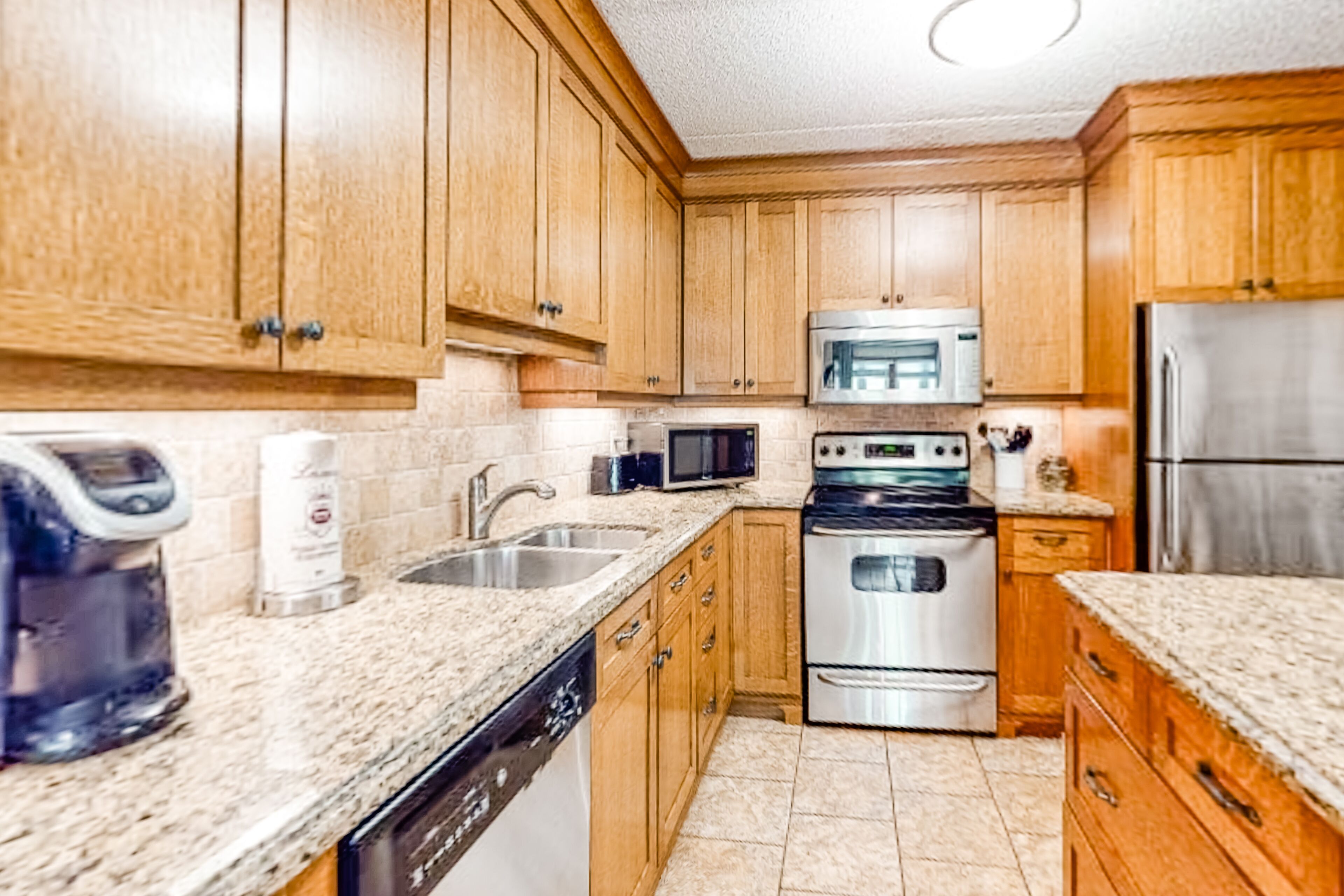 Condo, 2 Bedrooms | Private kitchen | Oven, toaster