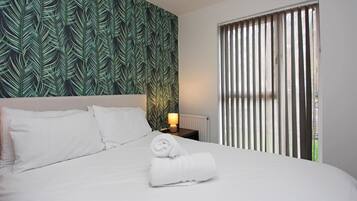 2 bedrooms, iron/ironing board, Internet