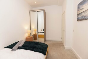 1 bedroom, WiFi, bed sheets - 1 Bedroom Apartment near Town & Theatre (Aylesbury)