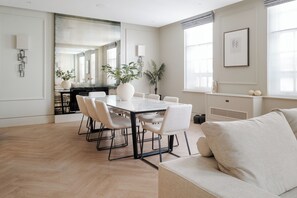Dining - Stunning Mayfair single level large 4 bedroom apartmnet with AC and lift (London)