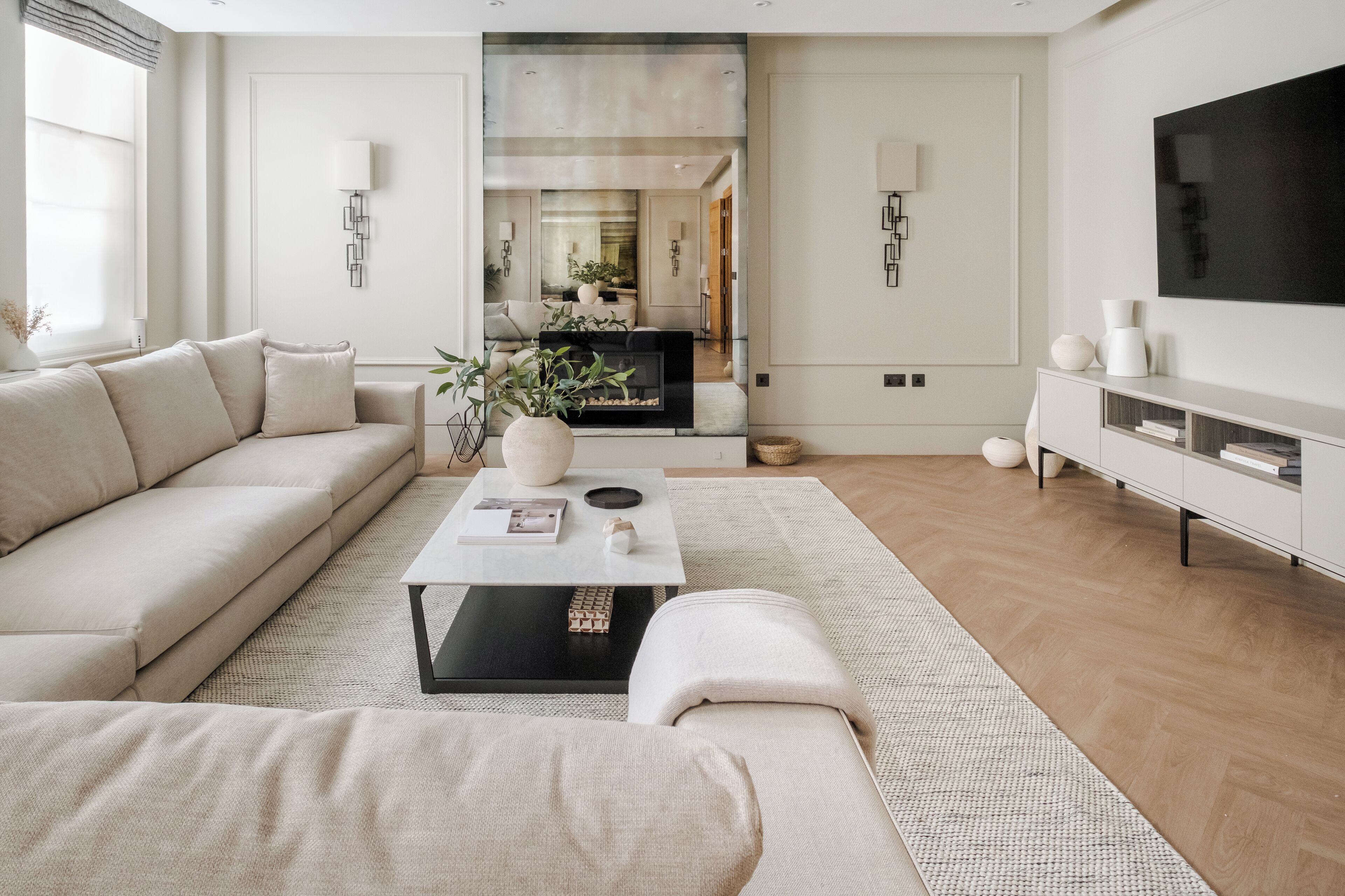 تلفزيون ذكي، مدفأة، كُتُب