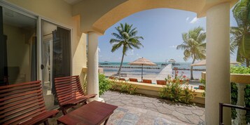 2 Bedroom Beachfront | Caja fuerte, cortinas opacas, tabla de planchar con plancha