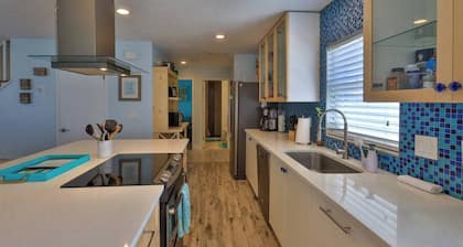 Flip Flop Living 1 3bdrm, 2.5 bath, STEPS TO SAND!