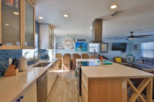 Flip Flop Living 1 3bdrm, 2.5 bath, STEPS TO SAND!