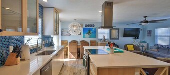 Flip Flop Living 1 3bdrm, 2.5 bath, STEPS TO SAND!