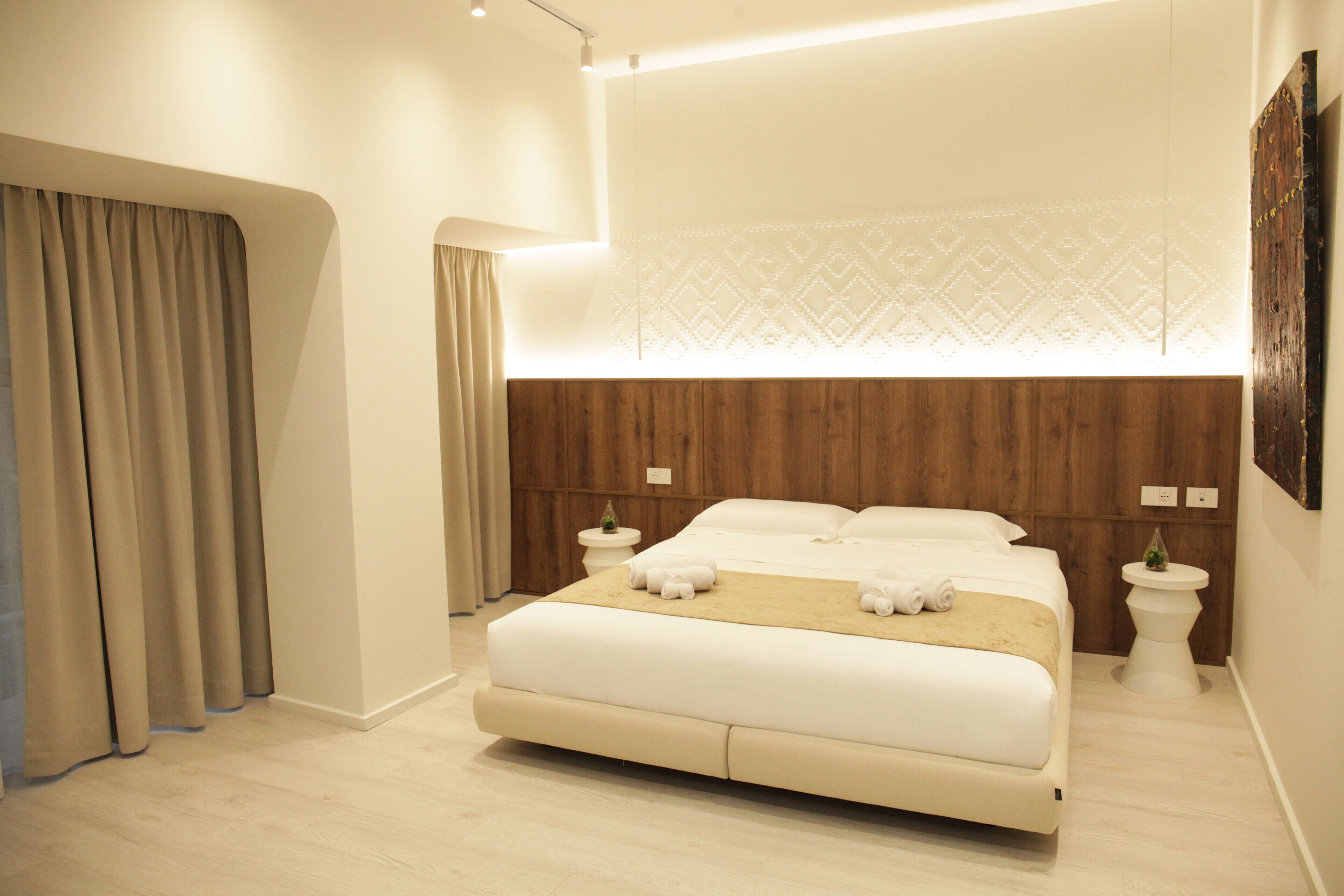 Laptop workspace, iron/ironing board, free WiFi