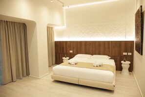 Laptop workspace, soundproofing, iron/ironing board, free WiFi - A Gallery Shkoder (Shkodër)