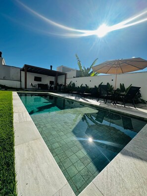 Pool - Spacious Family Home with Pool in Exclusive Gated Community – Canajurê (Florianópolis)