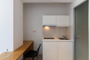 Fridge, coffee/tea maker, electric kettle, cookware/dishes/utensils