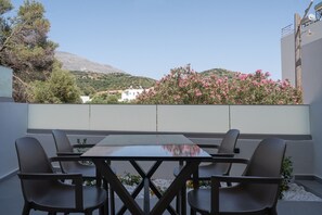 Outdoor dining - Secretnest 16, apartment near the beach,Plakias (Plakias)