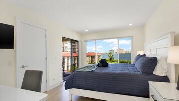 2 bedrooms, desk, iron/ironing board, WiFi