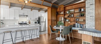 Mid-Century Nest, Near Forest Park