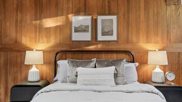 Escritorio, wifi gratis y ropa de cama