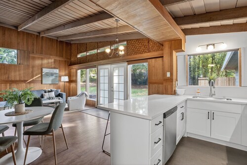 Mid-Century Nest, Near Forest Park