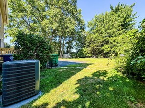 Property grounds -  Nashua NH - Travel Workers/ Relocating Families - Entire Place- In Unit Laundry (Nashua)