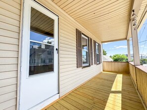 Terrace/patio -  Nashua NH - Travel Workers/ Relocating Families - Entire Place- In Unit Laundry (Nashua)