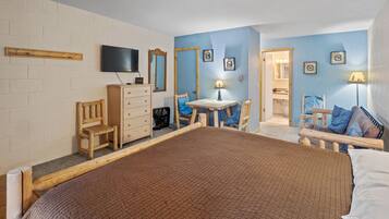 1 slaapkamer, een strijkplank/strijkijzer, gratis wifi, beddengoed