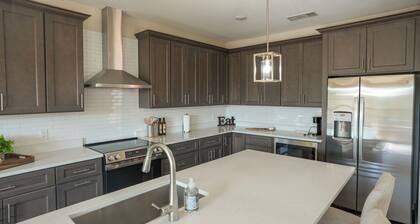 Spacious townhome with AC in Stephenville - 3 bedrooms available