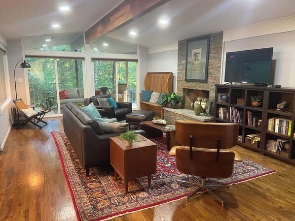 Smart TV, fireplace, DVD player, books