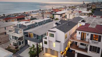 House (3 Bedrooms) | Aerial view