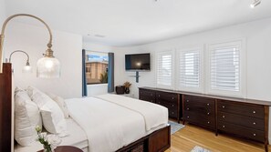 House (3 Bedrooms) | Interior - Walk to Manhattan Beach Pier, Ocean Views, Balcony, & Peloton Casa Del Mar by Avantstay (Manhattan Beach)