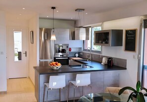 Fridge, microwave, oven, dishwasher