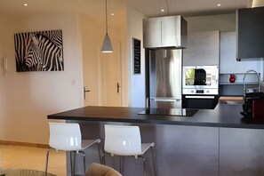 Réfrigérateur, micro-ondes, four, lave-vaisselle