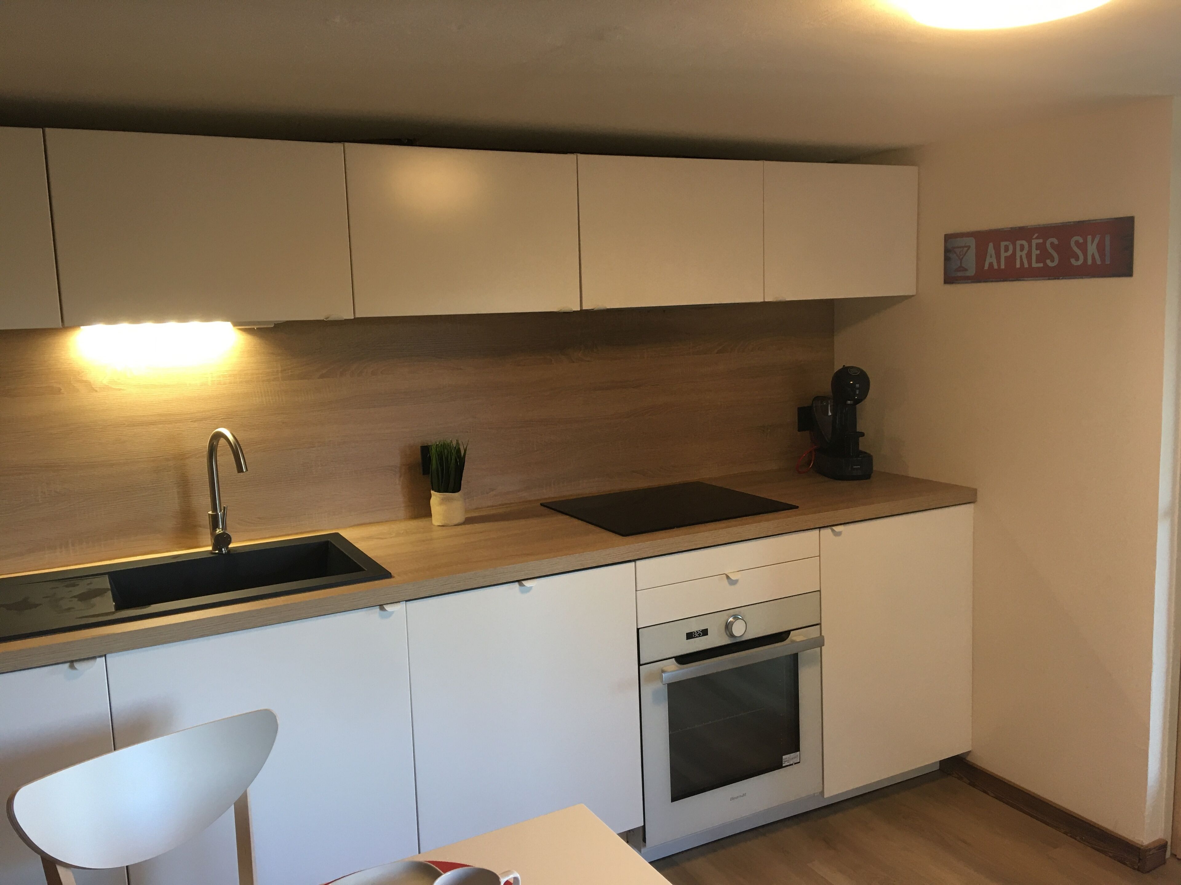 Microondas, horno, parrilla de estufa y lavavajillas 