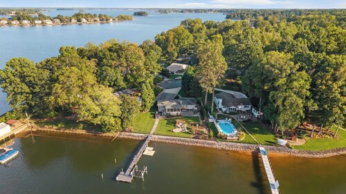 Dock, Hot Tub & Kayaks on Lake Norman Lakeside Gem by Avantstay